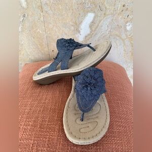 Cliffs by WHITE MOUNTAIN Denim Blue Floral Sandals